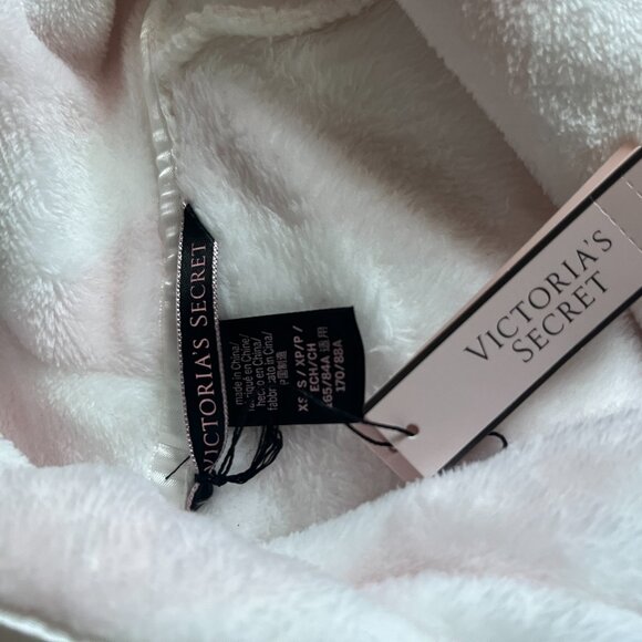 Victoria's VICTORIA Secret soft PINK STRIPE Short COZY Velour ROBE XS/S NWT - Picture 3 of 3